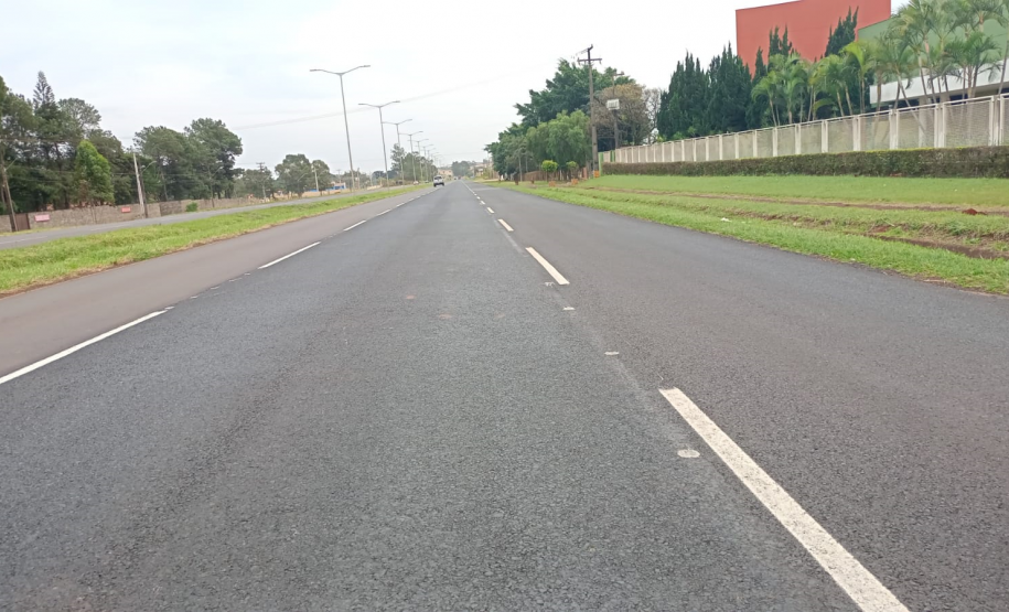 PR-218 entre Arapongas e Astorga, após remendos e sinalização provisória