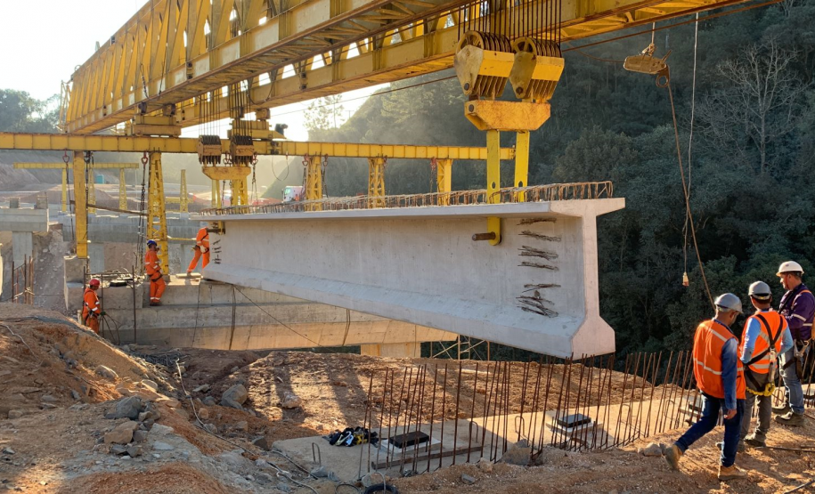 Transporte e lançamento de vigas nas pontes 04