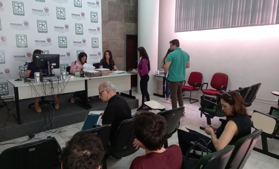 Sessão de abertura de envelopes de preços do whitetopping da PR-180