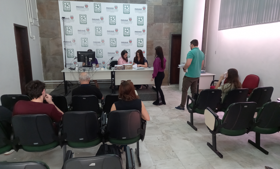 Sessão de abertura de envelopes de preços do whitetopping da PR-180