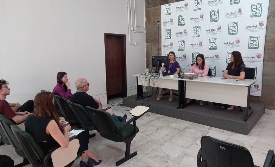 Sessão de abertura de envelopes de preços do whitetopping da PR-180