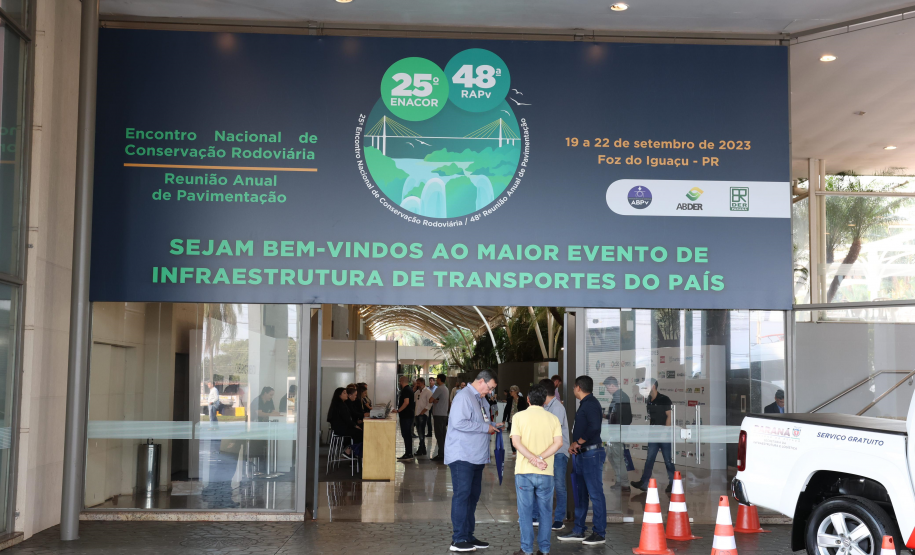 Primeiro dia do 25º Encontro Nacional de Conservação Rodoviária (Enacor) e 48ª Reunião Anual de Pavimentação (RAPv) em Foz do Iguaçu