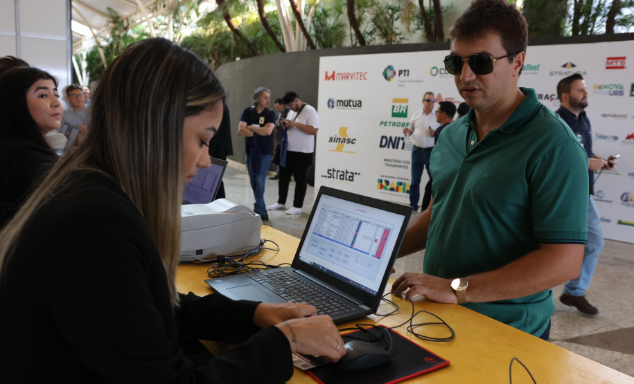 Primeiro dia do 25º Encontro Nacional de Conservação Rodoviária (Enacor) e 48ª Reunião Anual de Pavimentação (RAPv) em Foz do Iguaçu