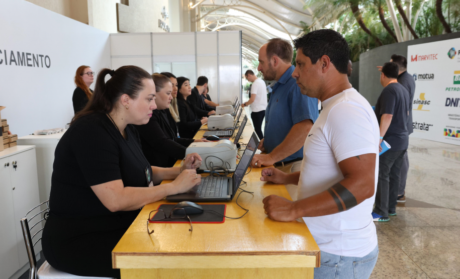 Primeiro dia do 25º Encontro Nacional de Conservação Rodoviária (Enacor) e 48ª Reunião Anual de Pavimentação (RAPv) em Foz do Iguaçu