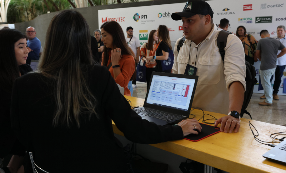 Primeiro dia do 25º Encontro Nacional de Conservação Rodoviária (Enacor) e 48ª Reunião Anual de Pavimentação (RAPv) em Foz do Iguaçu