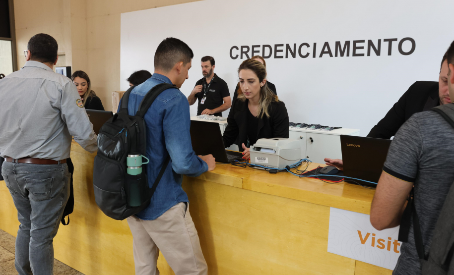 Primeiro dia do 25º Encontro Nacional de Conservação Rodoviária (Enacor) e 48ª Reunião Anual de Pavimentação (RAPv) em Foz do Iguaçu