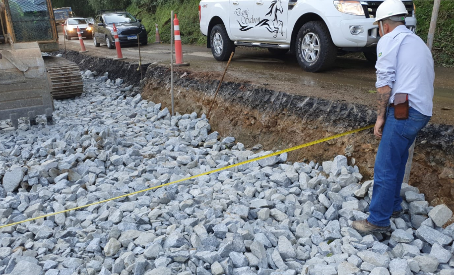Km 7 da Estrada da Graciosa com serviços em andamento