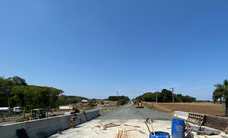 Ponte sobre o Rio Turvo, na PR-364, quase concluída