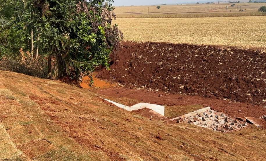 Obra de recuperação de pontos de erosão