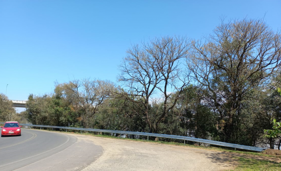 Novas defensas metálicas na PR-836