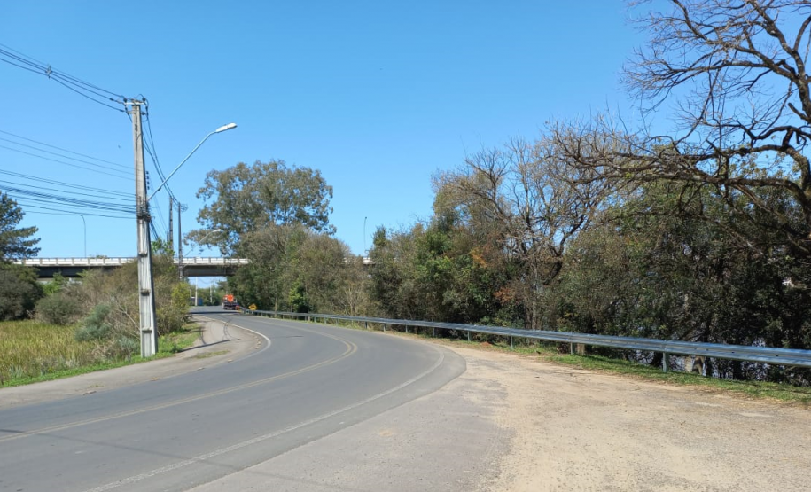 Novas defensas metálicas na PR-836