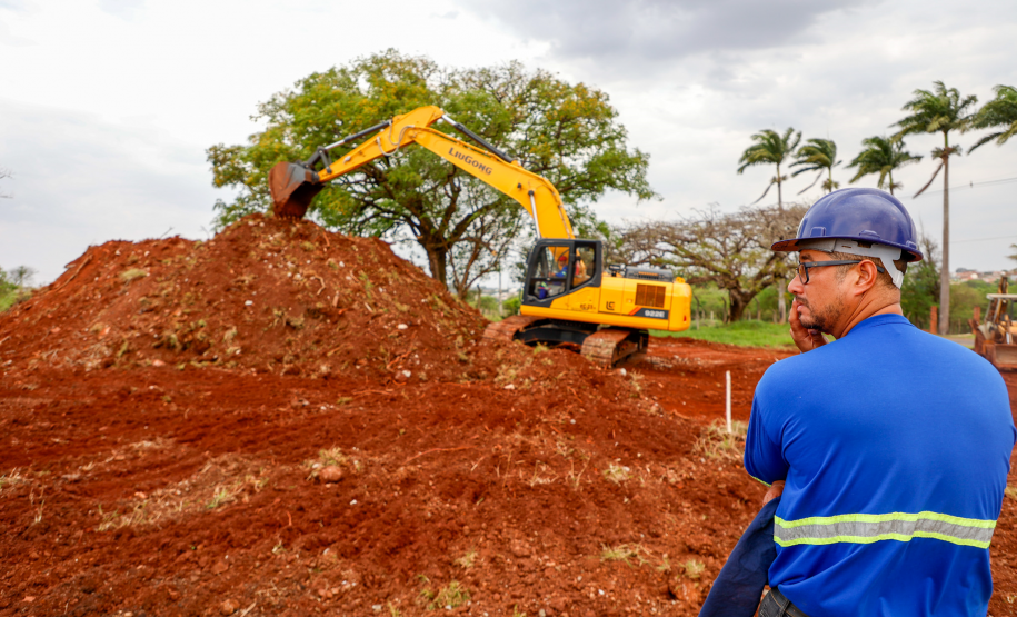 Serviços iniciais do Viaduto da PUC em Londrina