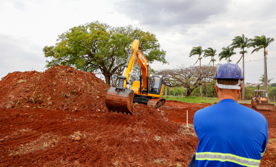 Serviços iniciais do Viaduto da PUC em Londrina