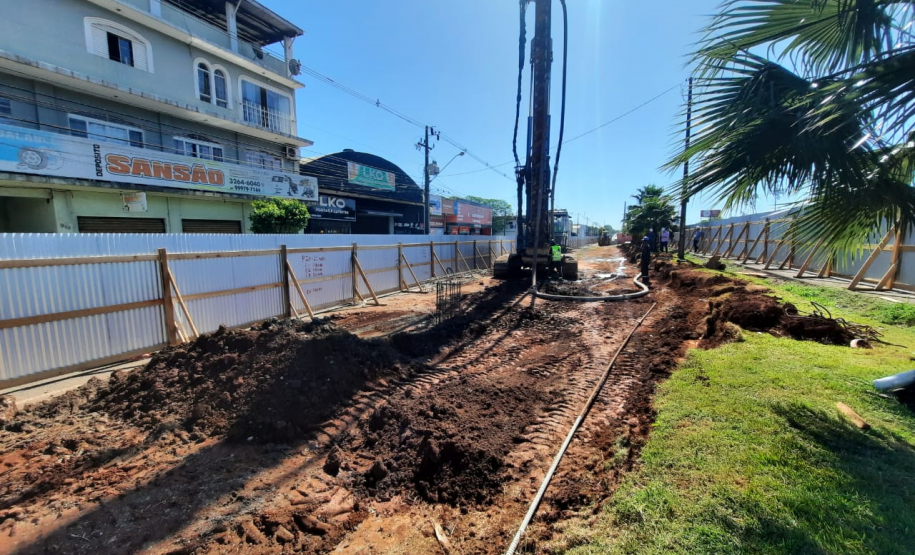 Perfuração e estacas da fundação dos novos viadutos de Sarandi