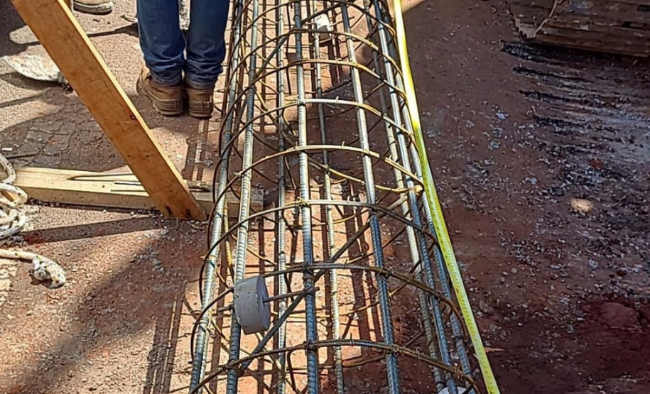 Perfuração e estacas da fundação dos novos viadutos de Sarandi