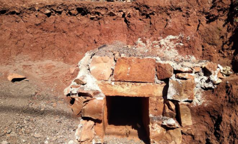 Bueiro de pedra na PR-487 em Campo Mourão