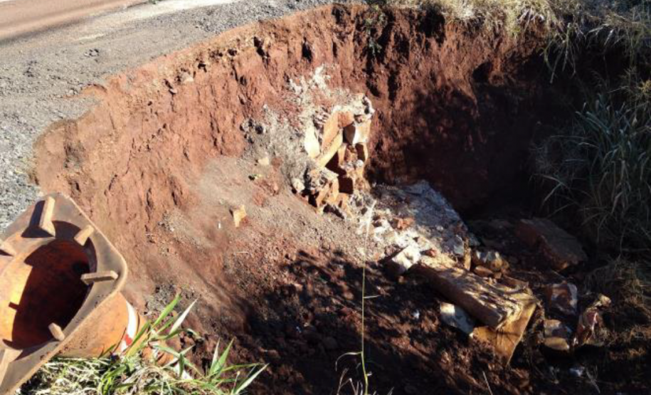 Bueiro de pedra na PR-487 em Campo Mourão