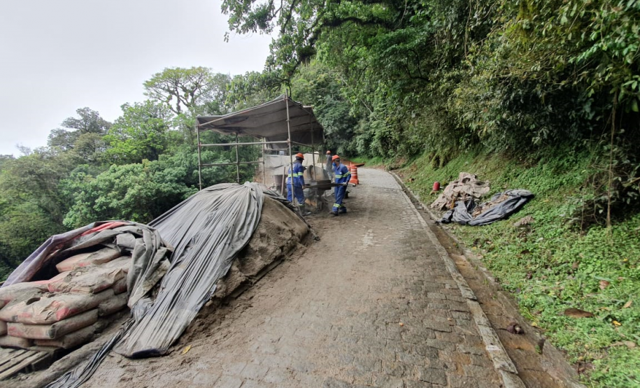 Estrada da Graciosa - obras no km 11+200