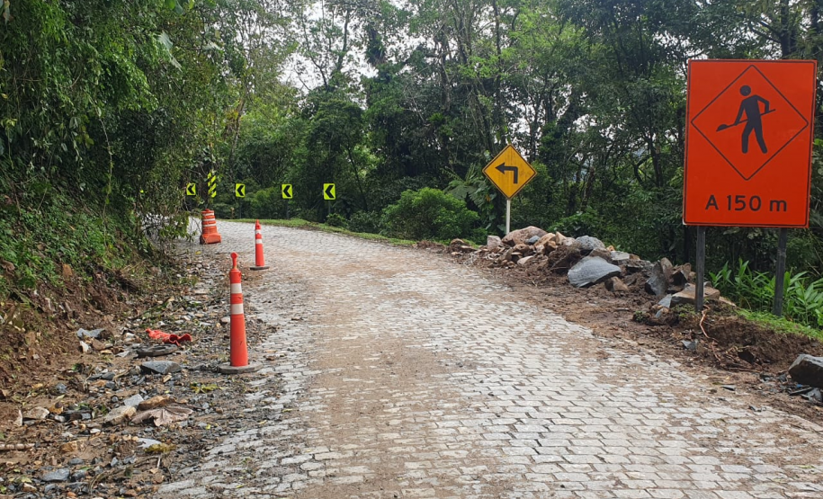 Estrada da Graciosa - obras no km 11+200
