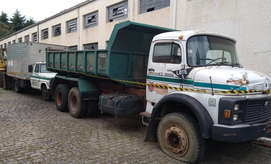 Veículos no pátio da SR Leste