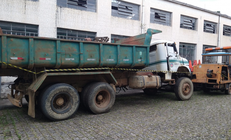 Veículos no pátio da SR Leste