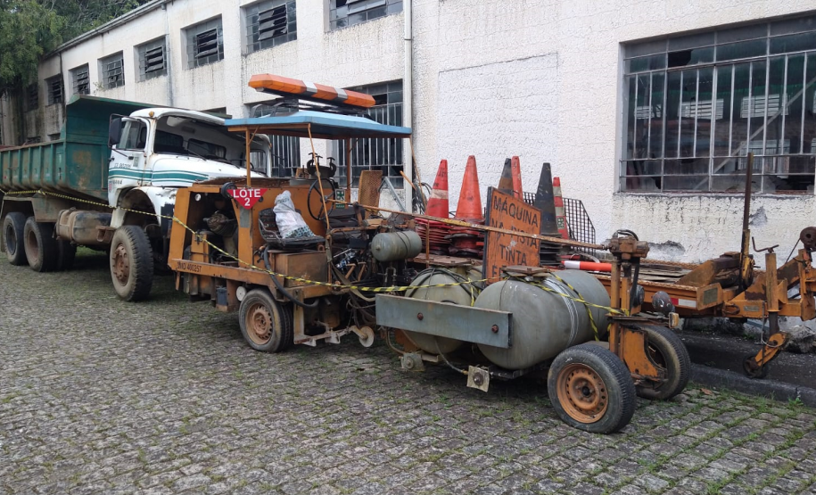 Veículos no pátio da SR Leste