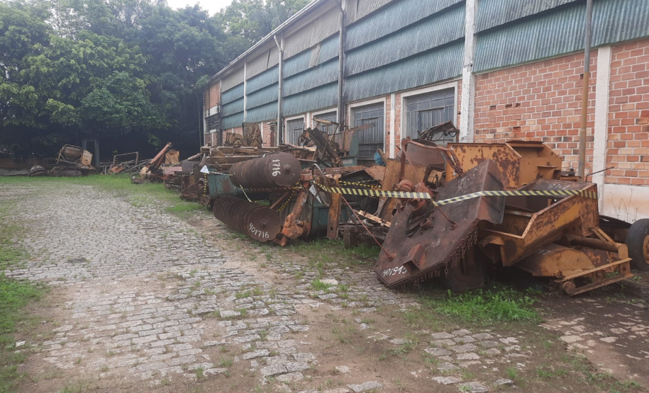 Veículos no pátio da SR Leste (lotes DAF)