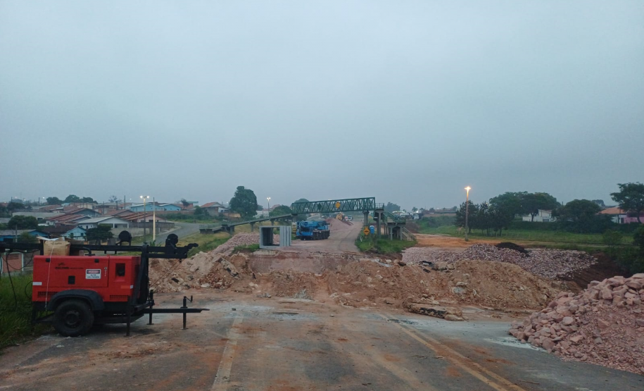 Guindaste na recuperação emergencial da PR-151 em Jaguariaíva