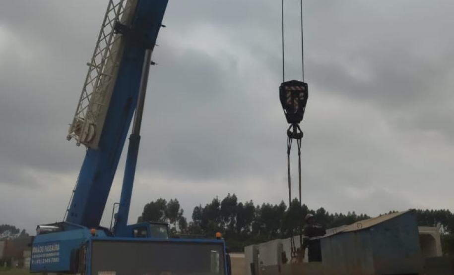 Guindaste na recuperação emergencial da PR-151 em Jaguariaíva