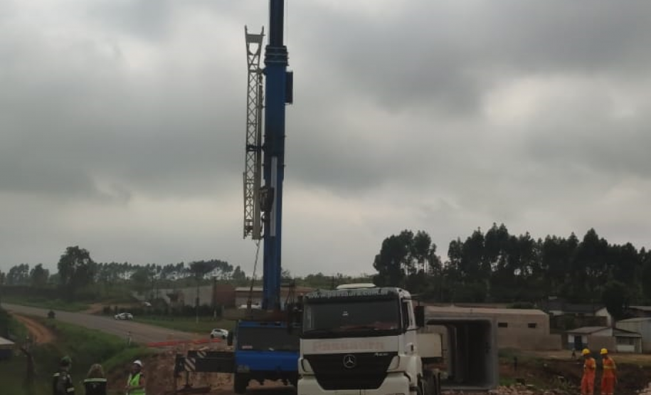 Guindaste na recuperação emergencial da PR-151 em Jaguariaíva