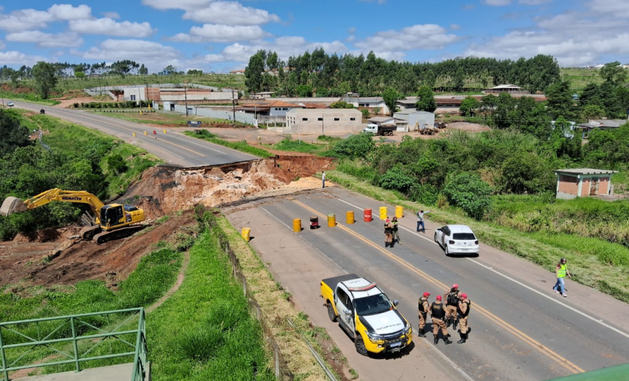 Obras de recuperação da PR-151 em Jaguariaíva