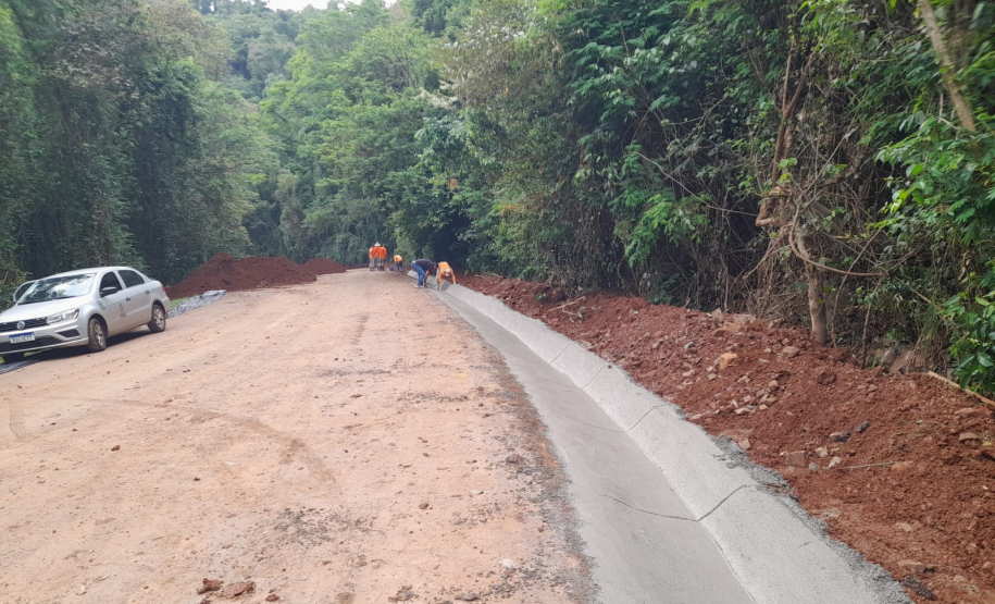 PR-182 em Salgado Filho - dispositivos de drenagem