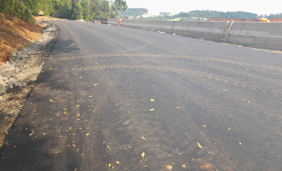 PR-182 em Salgado Filho - novo pavimento