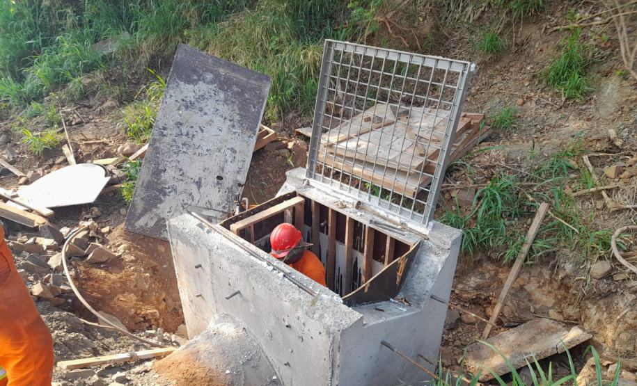 PR-182 em Salgado Filho - dispositivos de drenagem