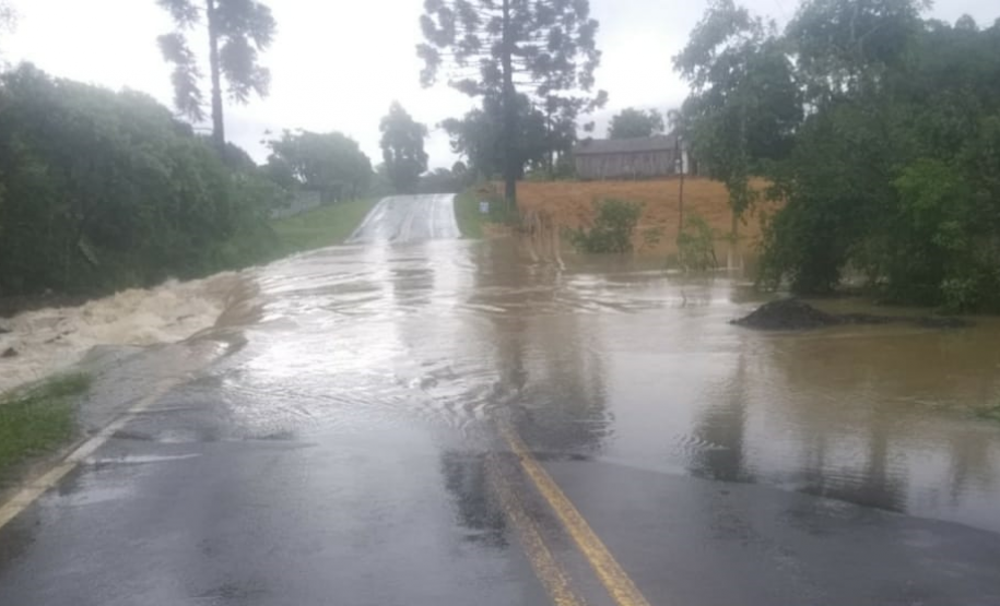 PR-364 em Irati, alagamento do Rio Preto