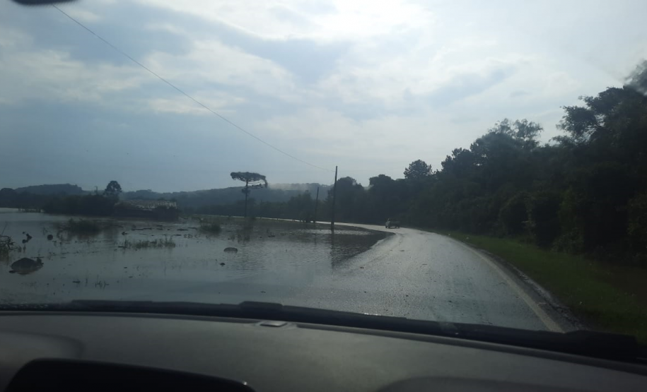 PR-438 em Guaragi (distrito de Ponta Grossa)
