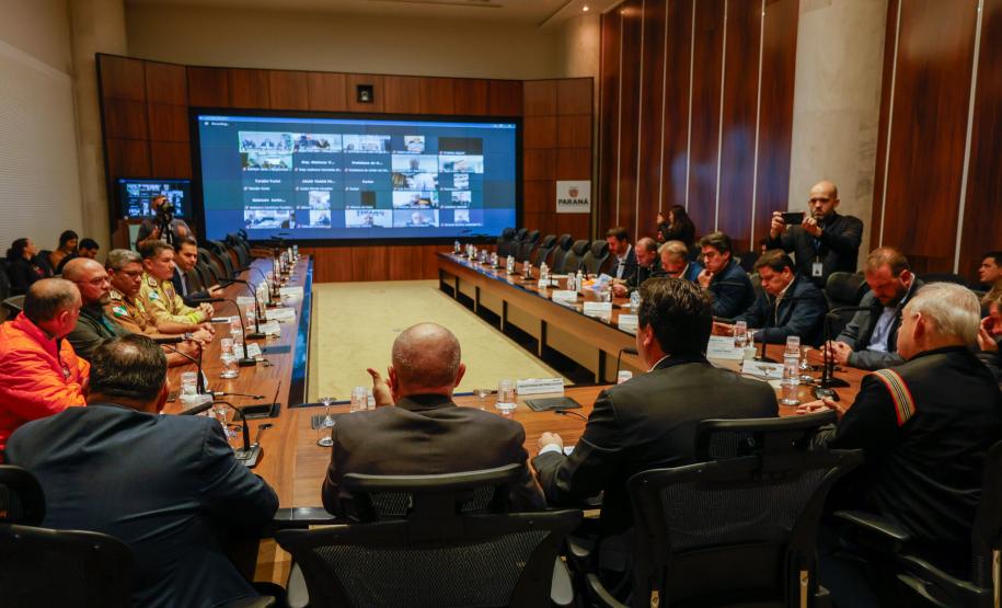 Reunião entre governo e municípios sobre as chuvas