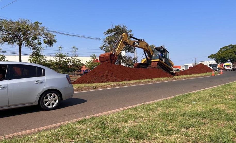 Sondagens e coleta de amostra de solo no local do futuro viaduto