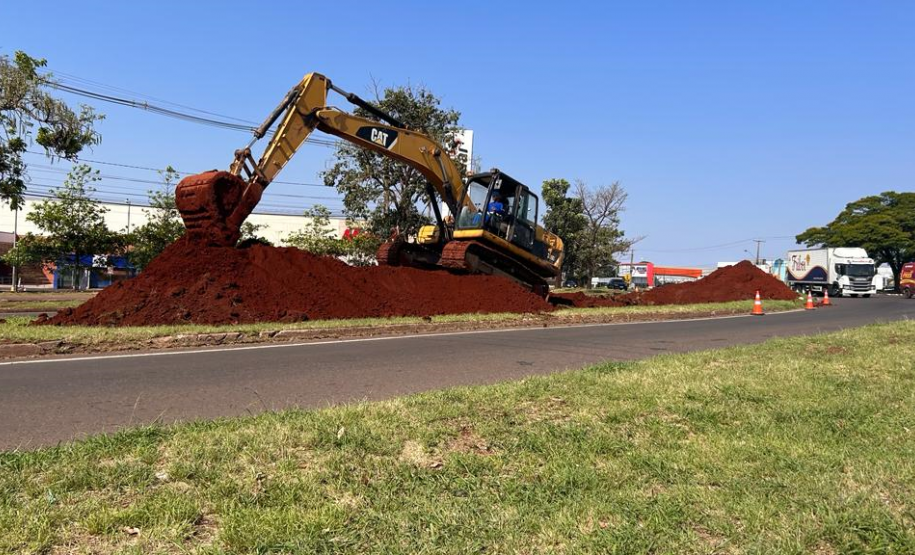 Sondagens e coleta de amostra de solo no local do futuro viaduto