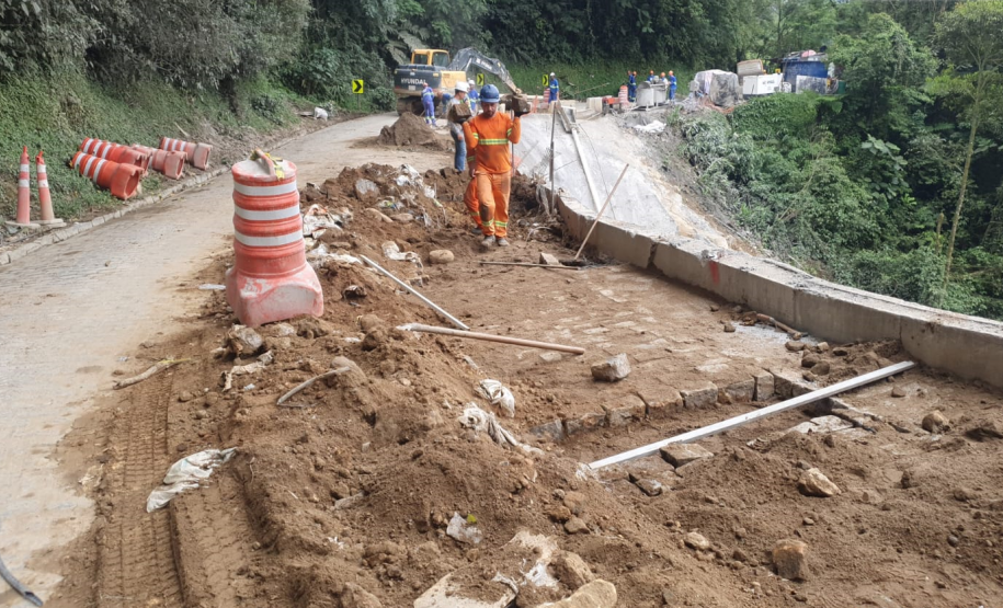 Obras de recuperação da Estrada da Graciosa