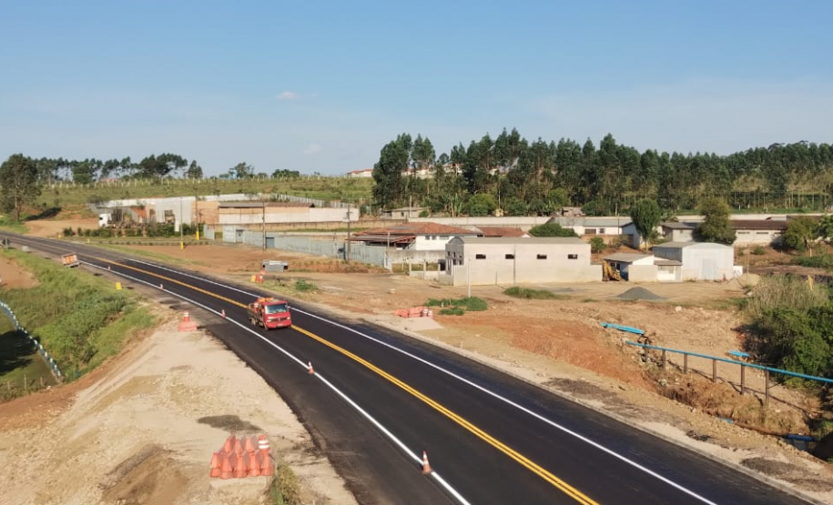 PR-151 em Jaguariaíva com nova pavimentação e sinalização horizontal