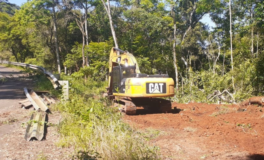 PR-170 caminho de serviço para obra de recuperação