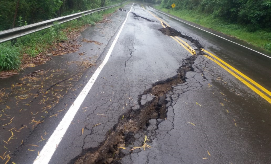 PR-170 em Pinhão, entre Faxinal do Céu e a usinda hidrelétrica