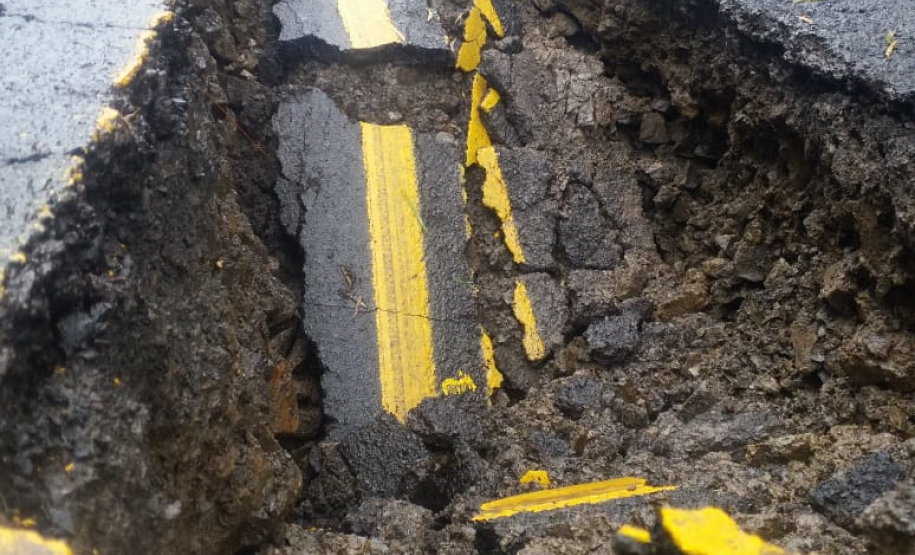 PR-170 em Pinhão, entre Faxinal do Céu e a usinda hidrelétrica