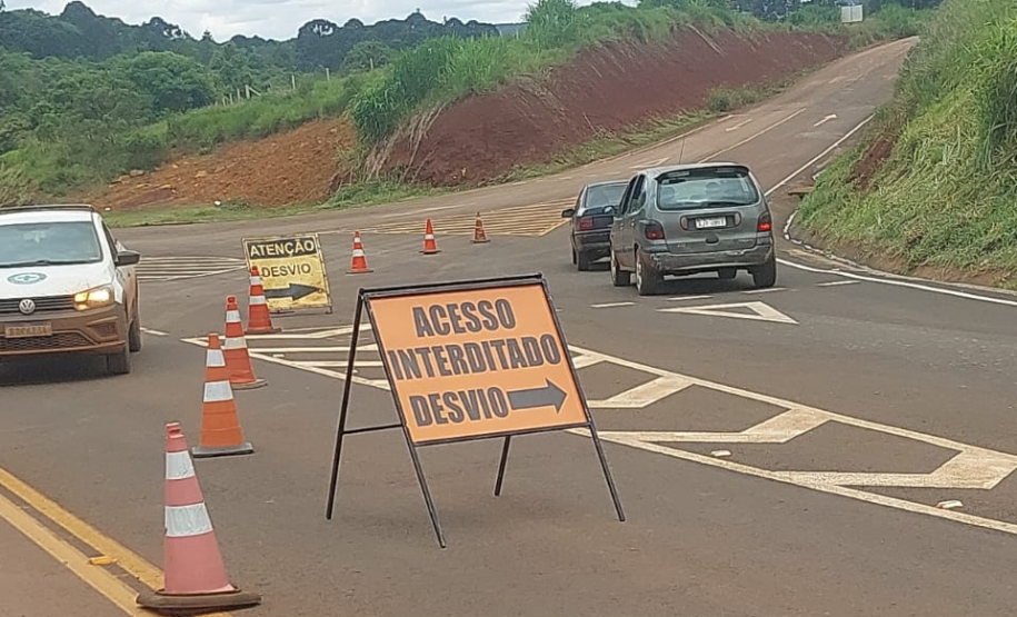 PR-239 em Pitanga, sinalização do bloqueio e do local em obras