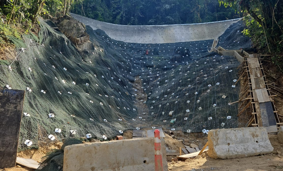 Estrada da Graciosa, contenção concluída