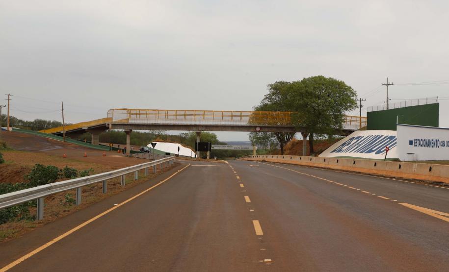Nova passarela em Bandeirantes