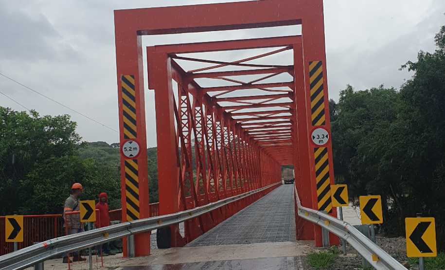 Ponte metálica na PR-427 entre a Lapa e Campo do Tenente