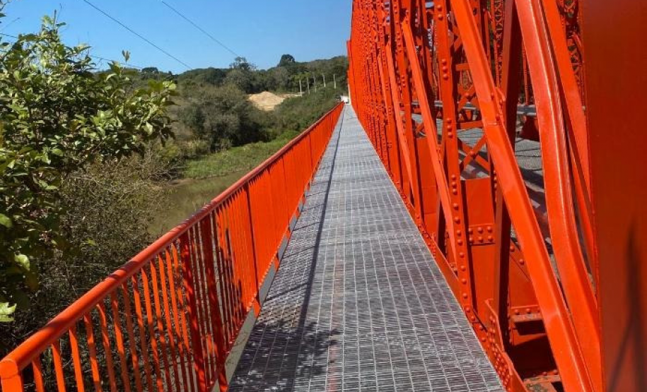 Ponte metálica na PR-427 entre a Lapa e Campo do Tenente