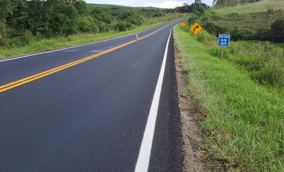 PR-090 em Piraí do Sul, serviços de sinalização após microrrevestimento